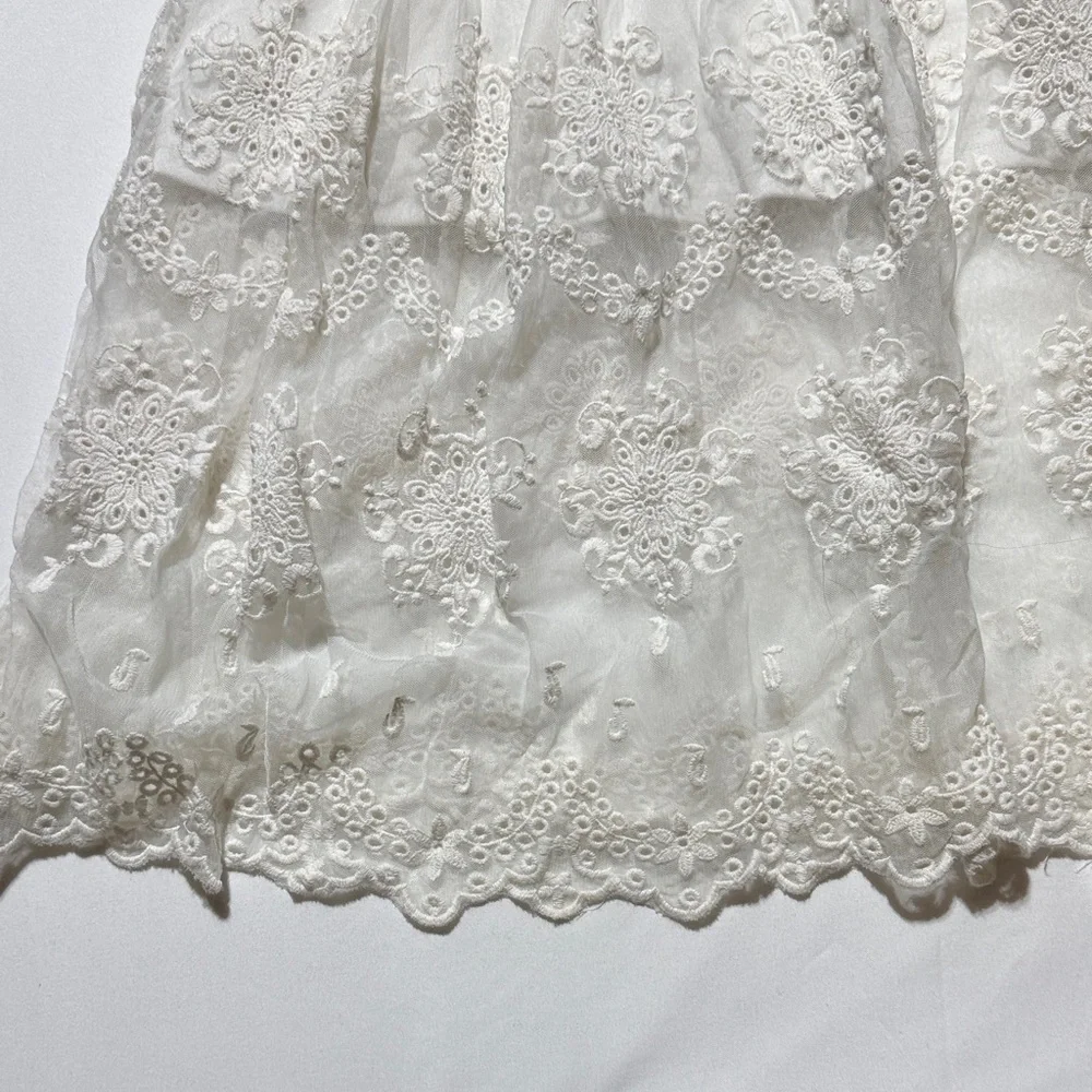 Elegant White Lace Dress - Picture 4 of 6